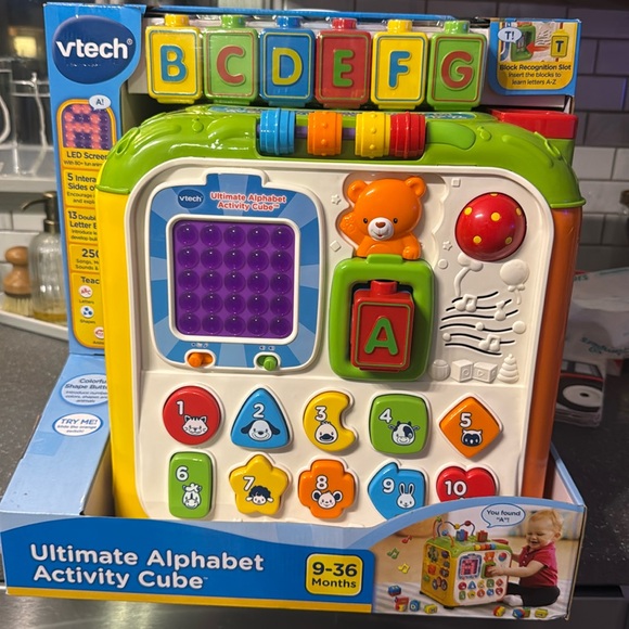 VTech Ultimate Alphabet Activity Cube - Picture 1 of 4